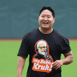 “복에 겨워 지낸 3년”…이정후 통역 한동희 씨, 자이언츠 떠나 새 도전 나선다